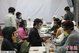 疫情严峻 印度政府预测2021年2月半数人口或染新冠图片