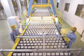 湖北咸宁南玻量产0.25毫米光电玻璃图片