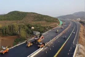 京沪高速改扩建工程临沂蒙阴段实现双向八车道贯通图片