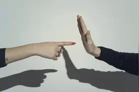 丈夫出轨还家暴！上海女子又惊又恨，持榔头杀夫图片