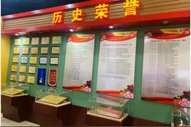 “橄榄绿”变“火焰蓝”战衣虽改初心不变图片