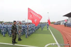 山东铝业职业学院2020级新生开学典礼暨军训会操表演精彩来袭图片