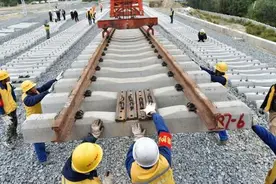 如何稳步推进川藏铁路建设？国家发改委答封面新闻记者问图片
