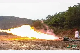 火龙出击！第71集团军合成旅开展喷火器实喷训练图片