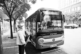 “专”字头公交深入小区解决出行难图片