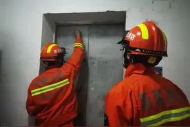 惊险！市民被困电梯5楼，和田消防紧急救援图片