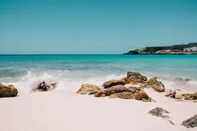"水落石出"英语不是water down stone out图片