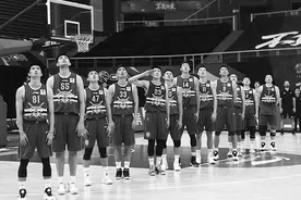 CBA赛场致敬八一图片