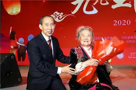 “九九重阳•快乐生活”文艺晚会在京举行图片