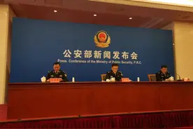马上评｜70岁可申领驾照，老年人也有诗和远方图片