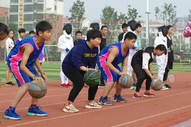 我的体育老师当班主任图片