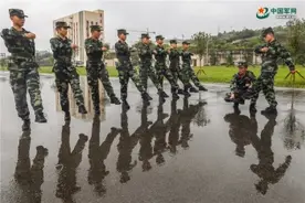 直击武警重庆总队新兵队列训练现场「组图」图片
