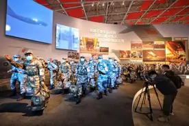 张定宇观展后做出了这个决定，武汉抗疫展6000件展品背后的故事图片
