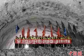 广东省最长公路隧道——松山隧道全线贯通图片