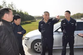 郑州交警四大队主动联系辖区政府 解决道路交通隐患图片