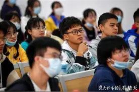 超励志！干了大半年苦力，退学小伙挣够学费后重返校园图片