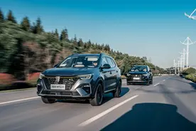 实力全方位比肩主流3.0T燃油车！试驾荣威RX5 ePLUS图片