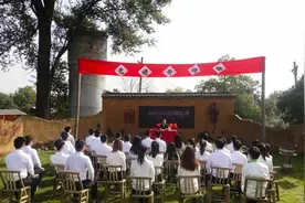将讲台搬到田间，老乡鸡“土味”党课开讲啦！图片
