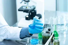 主打产品价格腰斩，上市不久业绩变脸，三生国健险破发行价图片