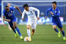 中超：大连人队保级成功图片