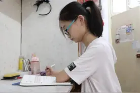 21岁脑瘫女大学生励志求学路：我走得很慢但决不后退图片