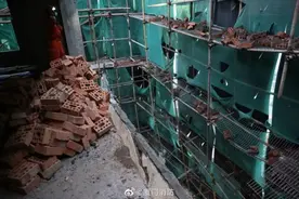 突发！厦门一在建别墅发生坍塌，三人被埋图片