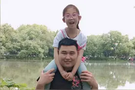爸爸，看到您这样辛苦，我都不想花您的钱了图片
