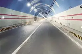 大青山一号隧道上行线10月底全线开通……图片