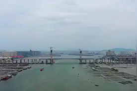 超燃视频！时速350公里高铁跨海大桥主塔封顶图片