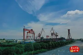 距离出海口500公里，这座长江边的老船厂却一直逐梦深蓝图片