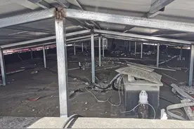 “我的屋顶谁做主？”丨 漏雨咋办？顶层能搭建彩钢棚吗？图片