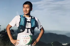 每天早5点起床，晚10点半睡觉，00后小伙如苦行僧般自律图片