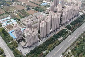 问政追踪∣2000多户办不了房产证 烟台市委书记怒斥开发商：昧良心 年底前办不完制裁你图片