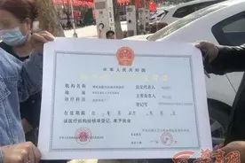 25岁女子在渭南做整形手术心跳骤停 目前仍在抢救图片