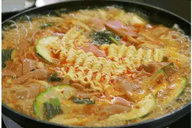 方便面吹起“高端风”，意味着什么？丨思客问答图片