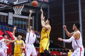 CBA速递：广东擒广厦拒绝逆转 杜锋赛后感谢李春江图片