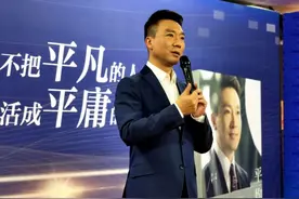 书市名人｜康辉：努力，不把“平凡的人生”活成“平庸的人生”图片