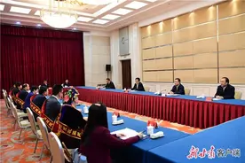 2020年全国脱贫攻坚先进事迹巡回报告会在兰州举行 林铎唐仁健孙伟会见报告团成员图片