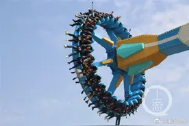 来“疯狂360大摆锤”，体验长江边的大旋转图片
