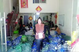 泗洪女经纪人让螃蟹“横行”全国图片