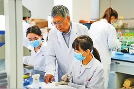 「“兴滇人才奖”获奖者巡礼」中国不同民族永生细胞库创建者——记中国医学科学院医学生物学研究所教授褚嘉祐图片