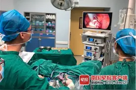 广西23岁女子频繁腹痛，手术取出个肿瘤，里面长满头发、脂肪…图片