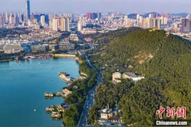 航拍徐州云龙山水“一城青山半城湖”图片