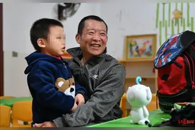 “爷孙”别离：养了3年半，亲子鉴定无血缘关系，一次冲动后孩子被送走图片