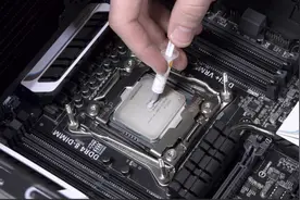 「小狮子诊所」给电脑清完灰别忘重新涂抹硅脂图片