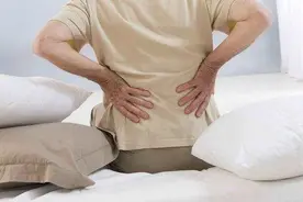 排尿后留神多看两眼，若尿液发生5个变化，小心肾出问题了图片