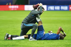 从“高龄备胎”到MVP，教科书式防守让姆比亚成为“中超坎特”图片