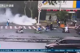 淮安：男子将未熄灭烟头扔进垃圾桶，2分钟后起火，视频曝光！视频封面