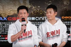 电影《金刚川》吴京张译诠释战友情：危险留给自己，安全留给对方图片