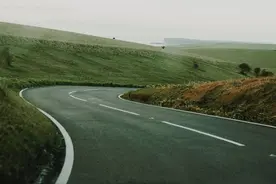 一课译词：走弯路图片
